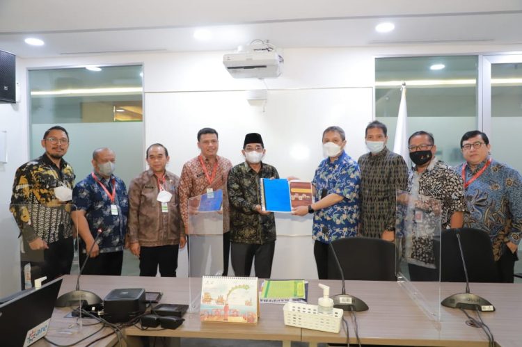 Bupati Tanjab Barat Sampaikan Usulan Program Pengembangan Masyarakat dan Kegiatan Sinergi di Kantor SKK Migas Pusat/ ist