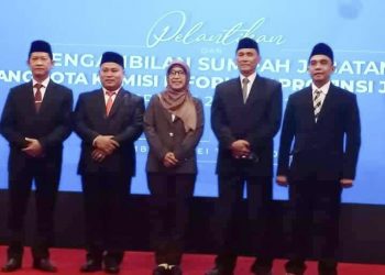 Gubernur Jambi Lantik Komisioner KIP Jambi, 2 Diantarannya Wartawan