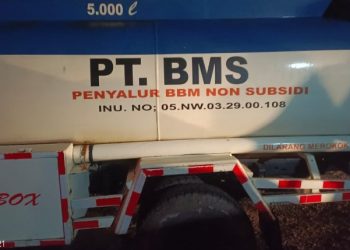 Mobil tangki milik PT BMS/ sumber: lineperistiwa.com