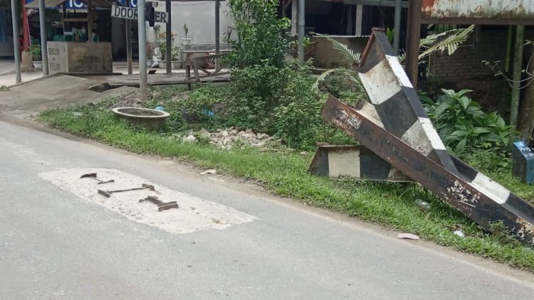 Portal Roboh, Imbasnya Jalan Rusak