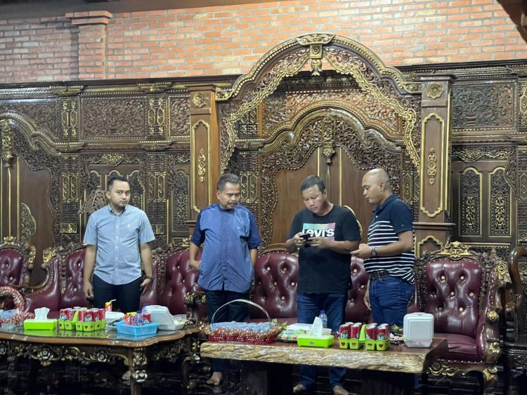 Romi dijamu Sutriman dan dua Puteranya/ doc.ist