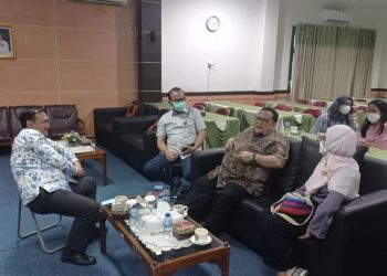 Dr. Herlambang Saat Berbincang Dengan Tiga Direktur Rumah Sakit Besar dari Jakarta/ AMPAR