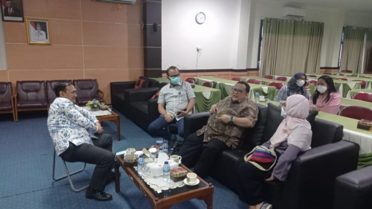 Dr. Herlambang Saat Berbincang Dengan Tiga Direktur Rumah Sakit Besar dari Jakarta/ AMPAR