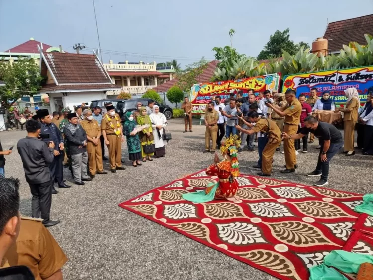 Resmi Dilantik: Penyambutan Pj Bupati Sarolangun dengan Prosesi Secara Adat