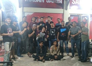 Dua pemuda pelaku pembunuh saat di ringkus polisi/ AMPAR