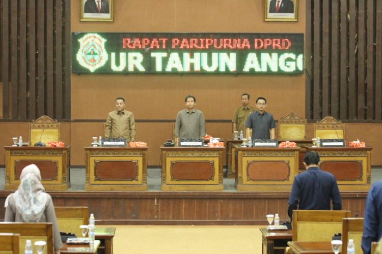 Sapril Sampaikan Ranperda Pertanggungjawaban APBD 2021 Kepada DPRD