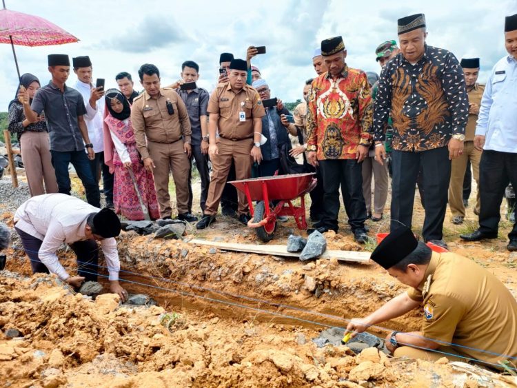 Awali Pembangunan MTs PN Tungkal Ulu, Gubernur Apresiasi Yayasan 3 Sekawan Soleh Al Mubarak