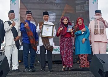 Masuk Rekor MURI Bakar Jaudah Massal di Jangkat/ Foto: riky