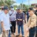 Gubernur Jambi, Al Haris meninjau ruas jalan Siau di Kecamatan Sabak Timur, Kabupaten Tanjung Jabung Timur/ Foto: Riky Ganteng