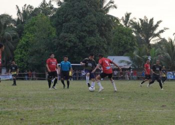 Al Haris Buka Turnamen Bola di Pamenang