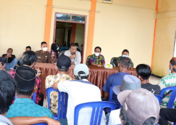 Bupati Romi Serahkan Bantuan Pupuk Organik Tanaman Kopi Liberika