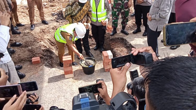 Al Haris Letakkan Batu Pertama di Gedung Siginjai Sakti Wira Bhakti