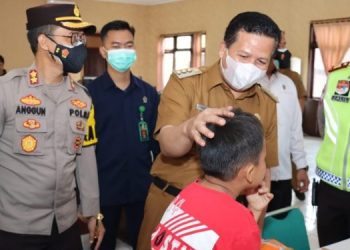Henrizal Hadiri Khitanan Massal Vaksinasi dan Pengobatan Gratis di Polres Sarolangun