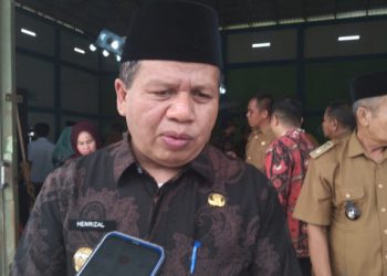 Henrizal Pantau Kondisi Sampah Pasar Atas Sarolangun