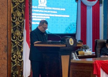 Ketua Fraksi Demokrat A Fauzi Ansori saat menyampaikan Pemandangan Umum Fraksi di Rapat Paripurna DPRD Provinsi Jambi/ doc.ist