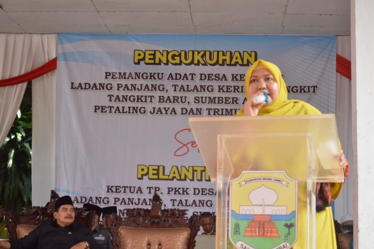 Masnah Menghadiri Pengukuhan Adat 8 orang kepala Desa Kecamatan Sungai Gelam