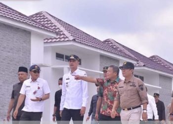 Bachyuni Serah Terima Secara Simbolis PSU Perumahan di Kasang Kota Karang