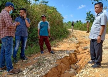 Anggota DPRD Muarojambi Ini Kecewa Perbaikan Jalan Menuju SMKN 9 Tak Juga Dikerjakan