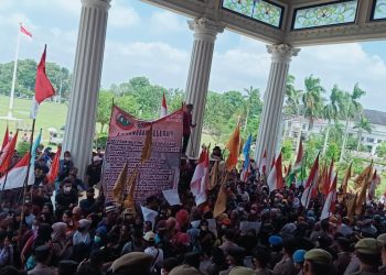 Demonstrasi di Kantor Gubernur Jambi/ AMPAR