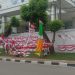 Pedagang musiman bendera merah putih di sepanjang jalan di Jambi/ AMPAR
