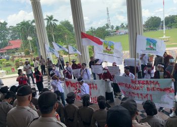 KAMMI aksi di Kantor Gubernur Jambi tuntut janji politik Jambi Mantap/AMPAR