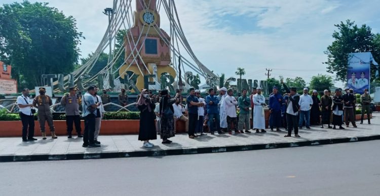 Aliansi Masyarakat Anti Maksiat Aksi di Tugu Keris/AMPAR