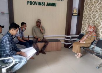 LSM Mappan saat aksi di DLH provinsi Jambi 11 Juli 2022/ doc.ist