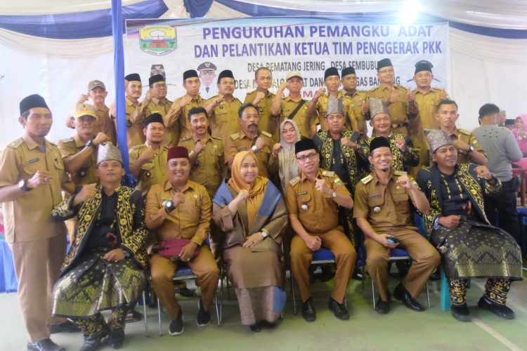 Pelantikan Ketua Tim Penggerak PKK Sekaligus Pengukuhan Kepala Desa Sebagai Pemangku Adat