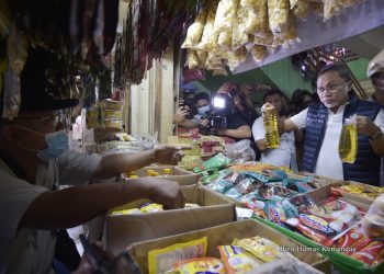 Menteri Perdagangan Zulkifli Hasan kembali melakukan kunjungan ke Pasar dalam rangka memantau ketersediaan dan harga barang kebutuhan pokok