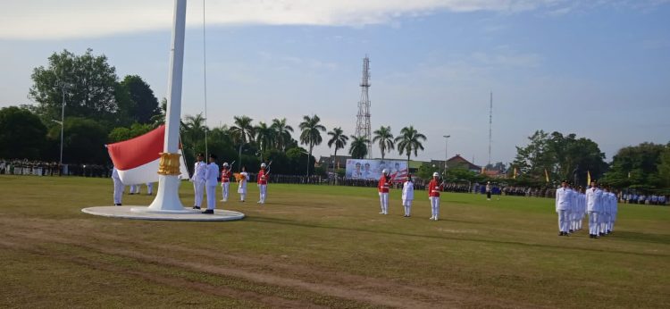Upacara HUT RI 77 di Lapangan Kantor Gubernur Jambi./ AMPAR