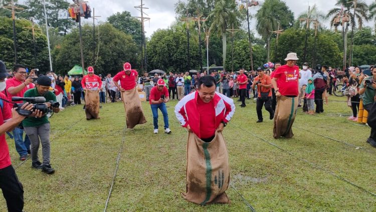 Al Haris ikut Lomba Balap Karung./ Foto: riky