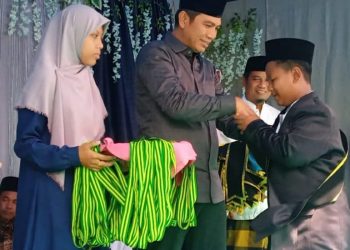 Bupati Batanghari M Fadhil Arief (MFA) menghadiri wisuda Tahfidz Quran