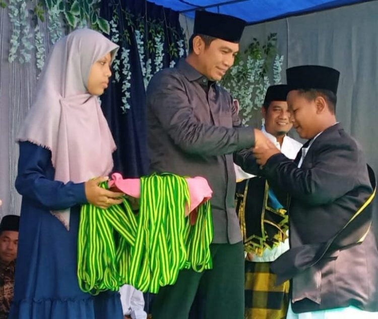 Bupati Batanghari M Fadhil Arief (MFA) menghadiri wisuda Tahfidz Quran