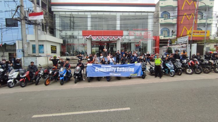 Puluhan anggota komunitas motor Yamaha berkumpul dalam kegiatan Community Gathering./ doc.ist