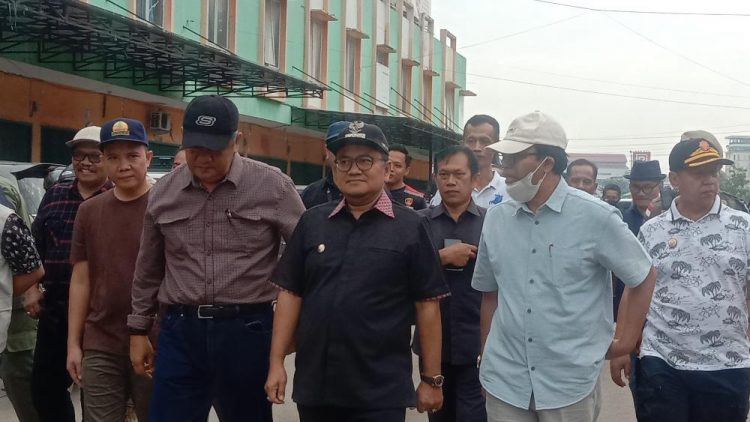 Wawako Maulana Tinjau Pasar Angso Duo./ AMPAR