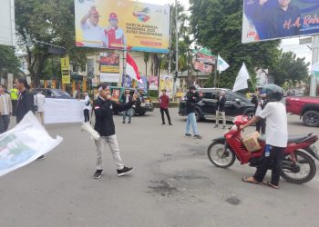 Dorong Motor Mogok, Sidirian Keras Mahasiswa Soal BBM Naik/ AMPAR