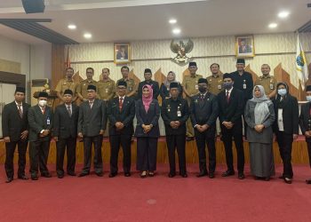Belasan pejabat eselon III dan IV dilantik di Ruang Pola Kantor Gubernur Jambi. Senin (26/9) siang ini/ AMPAR
