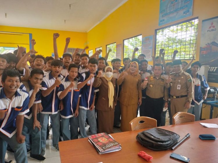 Disidak Gubernur dan PJ Bupati Tebo, Kepala SMKN 1 Tebo Laporkan Porgres dan Kebutuhan Sekolahnya/ doc.ist