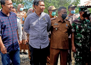 Bupati Romi Tinjau Pelaksanaan Vaksin PMK./ doc.ist