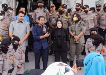 Ketua Fraksi PKS DPRD Jambi Supriyanto, Temui Emak-emak./ doc.ist