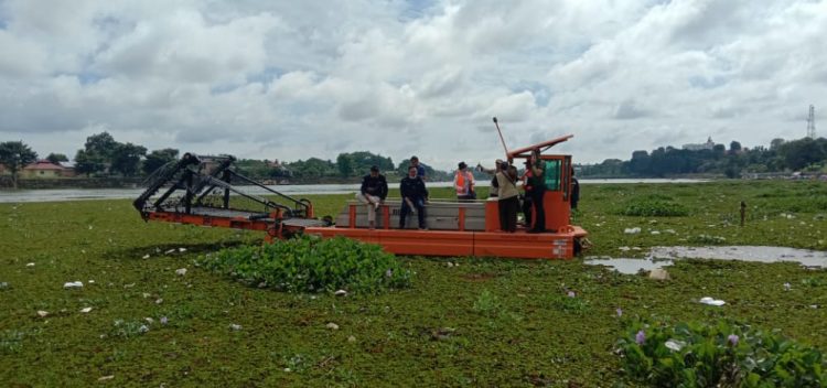 Pembersihan Wisata Danau Sipin./ AMPAR
