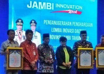 Wagub Sani Serahkan Penghargaan Pemenang Lomba Inovasi Daerah/ AMPAR