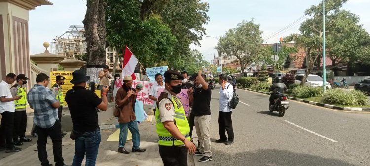Belum Satu Minggu Dinas, Kapolda Jambi di Demo/ doc.ist