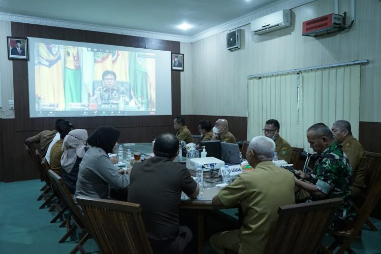 Bupati Kabupaten Asahan Surya, mengikuti Rakor Pengendalian Inflasi Daerah secara virtual yang dilaksanakan oleh Kementerian Dalam Negeri (Kemendagri) RI./ doc.ist