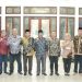Bupati Kabupaten Tanjung Jabung Barat  Anwar Sadat, menyambut kedatangan tim verifikasi lapangan dari Direktorat Jenderal Bina Pemerintahan Desa Kementrian Dalam Negeri (Ditjen Bina Pemdes Kemendagri)./ doc.ist