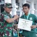 Pangdam I/BB Mayjen TNI Achmad Daniel Chardin bersama salah satu pemain tim liga santri kabupaten asahan./ doc.ist