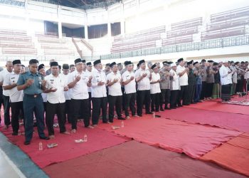 Polres Asahan bersama dengan Unsur Forkopimda Kabupaten Asahan menggelar berdoa bersama untuk Aremania dan Sepakbola Indonesia./ doc.ist