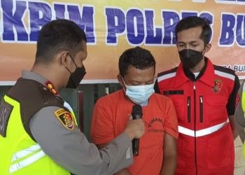 Muhammad Efendi (43) tersangka pemerkosaan diberikan hadiah timah panas dikakinya karena melawan saat akan ditangkap/AMPAR