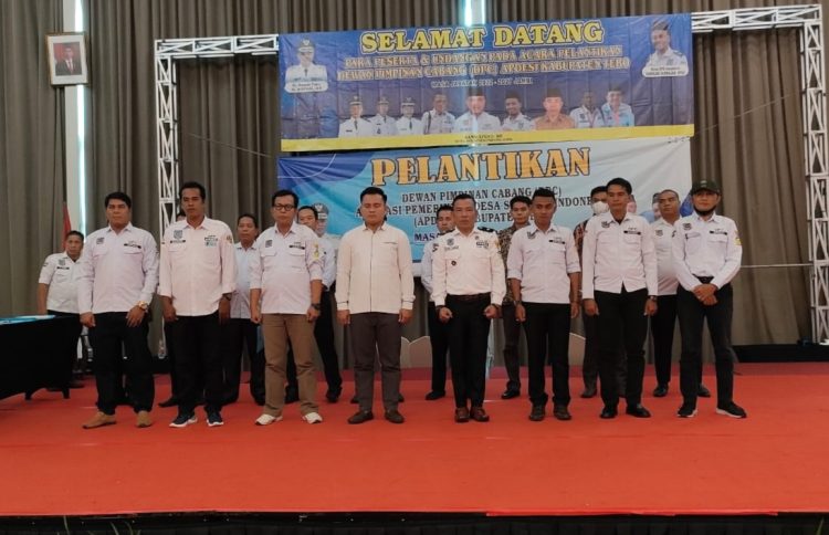 Pengurus Dewan Pimpinan Cabang (DPC) Asosiasi Pemerintah Desa Seluruh Indonesia (APDESI) Kabupaten Tebo periode 2022-2027 resmi dilantik/ AMPAR