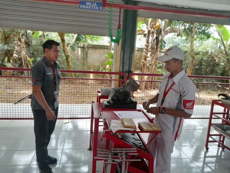 PT Sinar Sentosa Primatama (Sinsen) main dealer sepeda motor Honda di Provinsi Jambi menggelar ajang kompetisi bagi Mekanik dan Service Advisor./ doc.ist